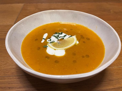 Orientalische Linsen-Paprika-Suppe